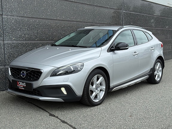Volvo V40 Cross Country 8 of 22