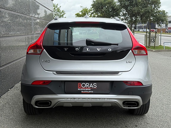 Volvo V40 Cross Country 4 of 22