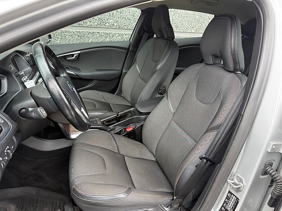 Volvo V40 Cross Country 10 of 22