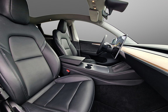 Tesla Model Y 6 of 12