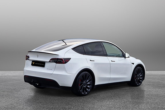 Tesla Model Y 4 of 12
