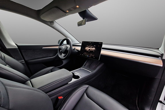 Tesla Model Y 5 of 12