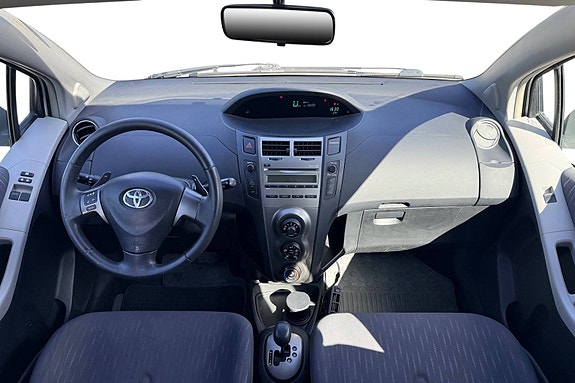 Toyota Yaris 14 of 30