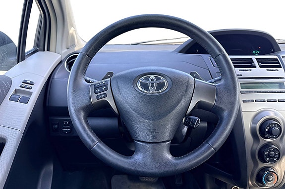 Toyota Yaris 24 of 30
