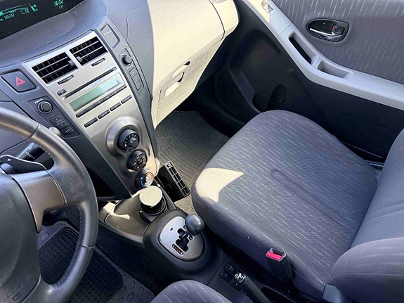 Toyota Yaris 16 of 30