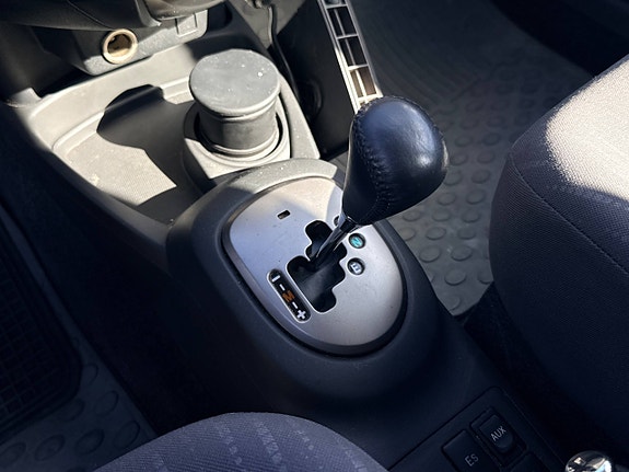 Toyota Yaris 21 of 30