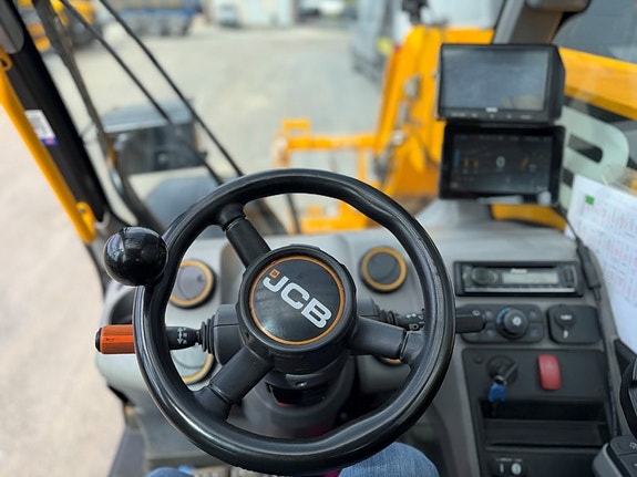 JCB 542-70 IndustriPlus Steg5 20 of 23