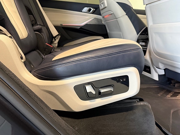 BMW X7 13 of 30