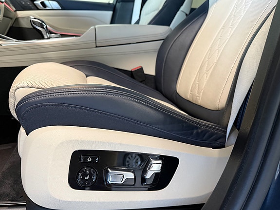 BMW X7 25 of 30