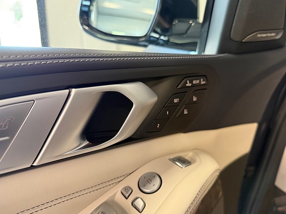 BMW X7 26 of 30