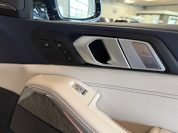 BMW X7 9 of 30