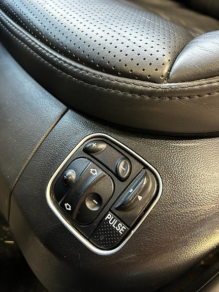 Mercedes-Benz SL63 16 of 23