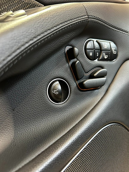 Mercedes-Benz SL63 17 of 23