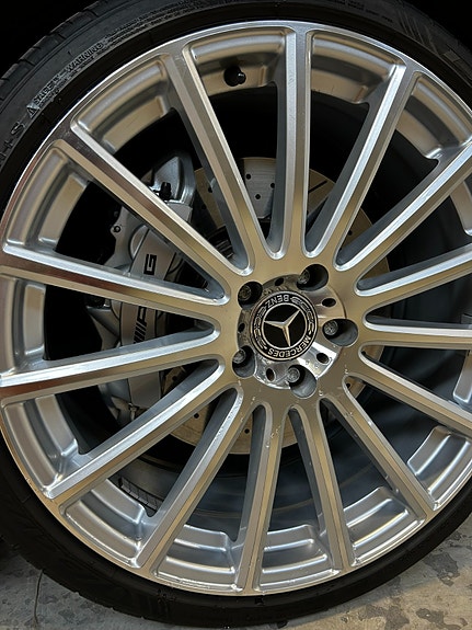 Mercedes-Benz SL63 20 of 23