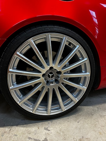 Mercedes-Benz SL63 23 of 23