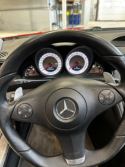 Mercedes-Benz SL63 18 of 23