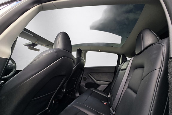 Tesla Model Y 20 of 30