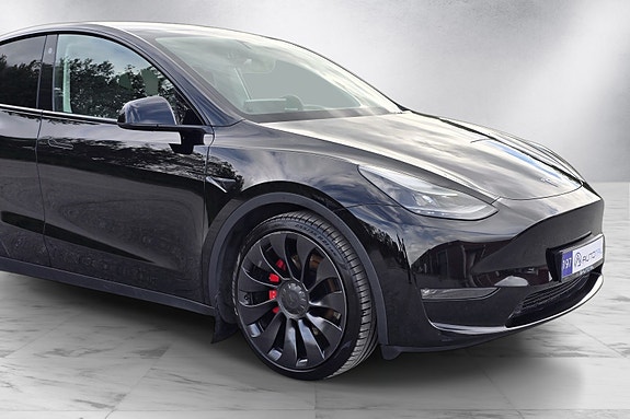 Tesla Model Y 2 of 30