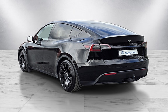 Tesla Model Y 9 of 30