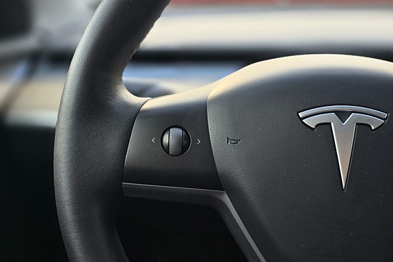 Tesla Model Y 28 of 30