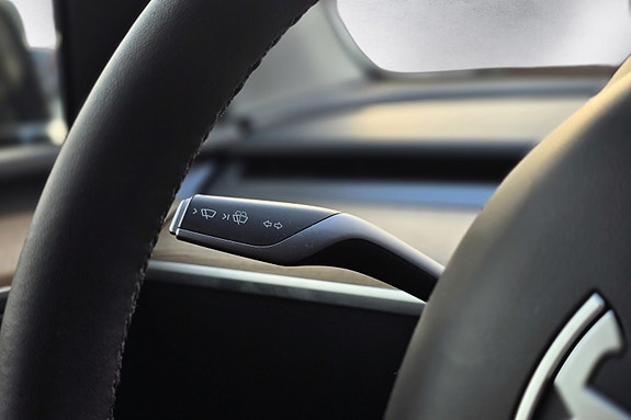 Tesla Model Y 29 of 30