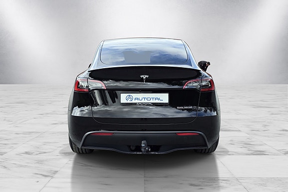 Tesla Model Y 11 of 30
