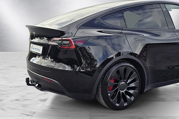 Tesla Model Y 13 of 30