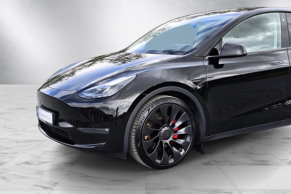 Tesla Model Y 6 of 30
