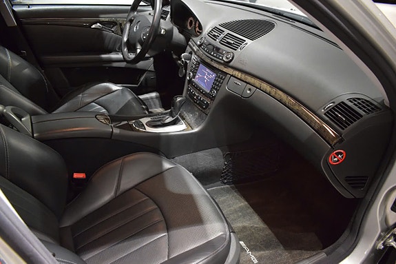 Mercedes-Benz E55 14 of 16