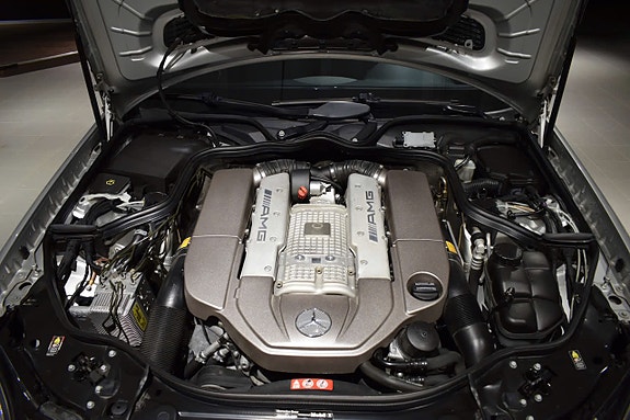 Mercedes-Benz E55 11 of 16