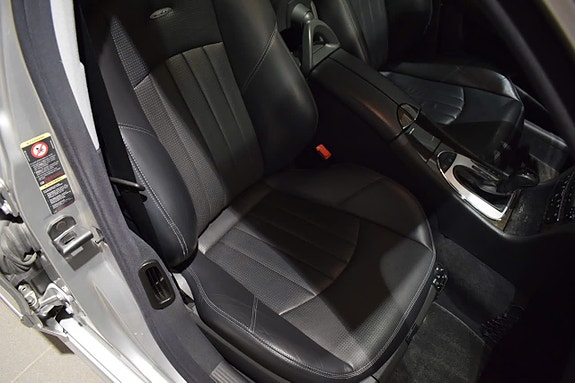 Mercedes-Benz E55 9 of 16