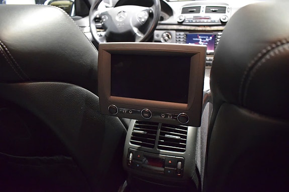 Mercedes-Benz E55 12 of 16