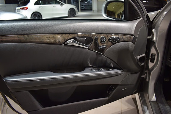 Mercedes-Benz E55 13 of 16