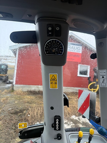 Deutz Fahr 6215 Agrotron TTV 15 of 16