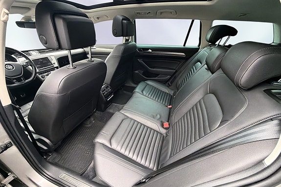 Volkswagen Passat Alltrack 12 of 26
