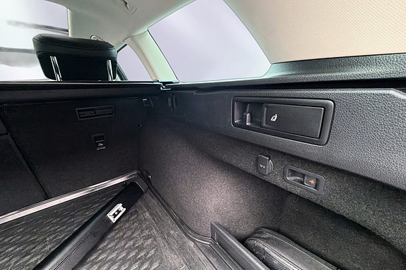 Volkswagen Passat Alltrack 14 of 26