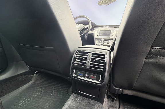 Volkswagen Passat Alltrack 16 of 26