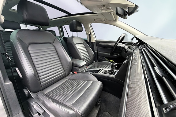 Volkswagen Passat Alltrack 18 of 26