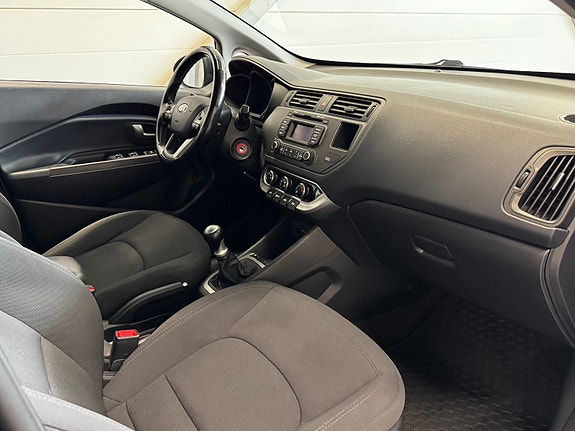 Kia Rio 30 of 30