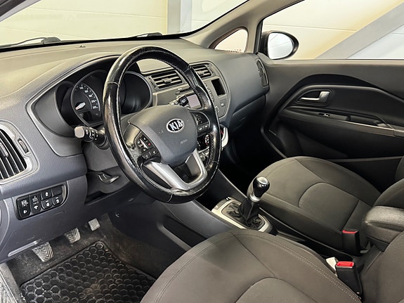 Kia Rio 10 of 30