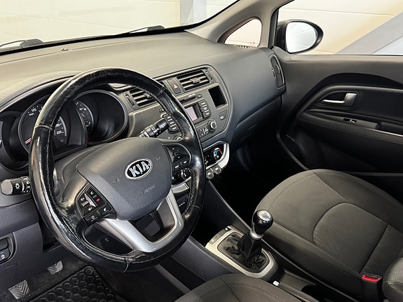 Kia Rio 12 of 30