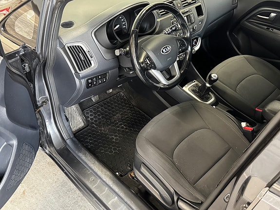 Kia Rio 9 of 30