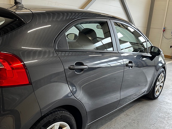 Kia Rio 24 of 30