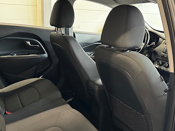 Kia Rio 25 of 30