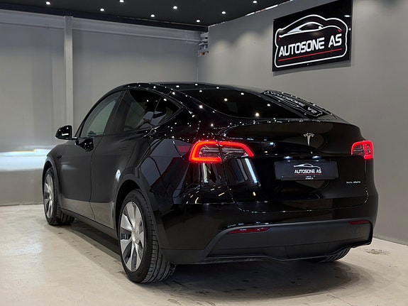 Tesla Model Y 11 of 30