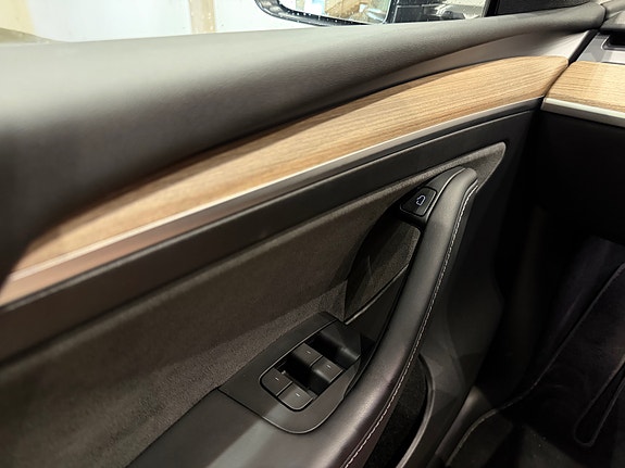 Tesla Model Y 30 of 30