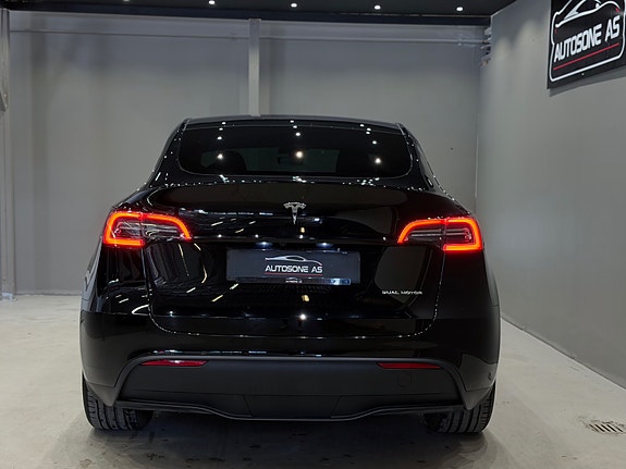 Tesla Model Y 12 of 30