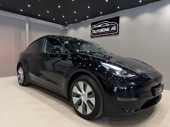 Tesla Model Y 5 of 30