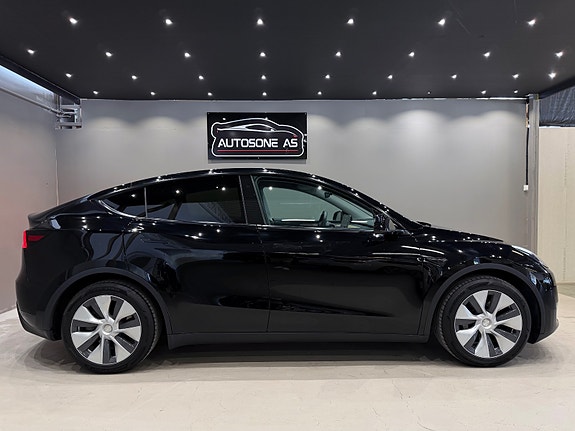 Tesla Model Y 6 of 30