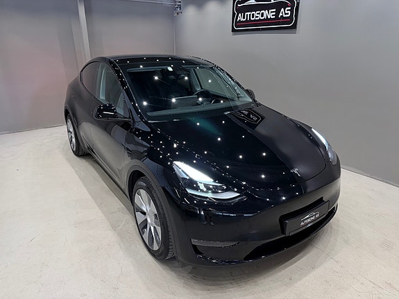 Tesla Model Y 2 of 30